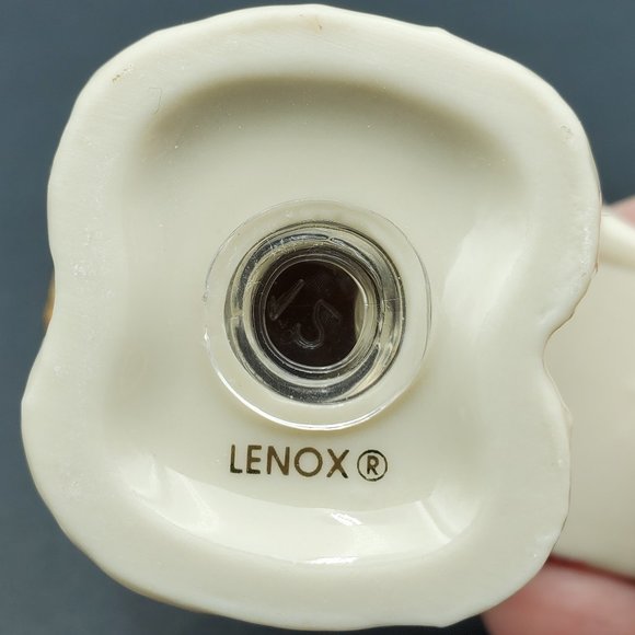 Lenox Happy Holly Days Snowman Sharing Gifts Salt Pepper Shakers Snowmen - Picture 8 of 11